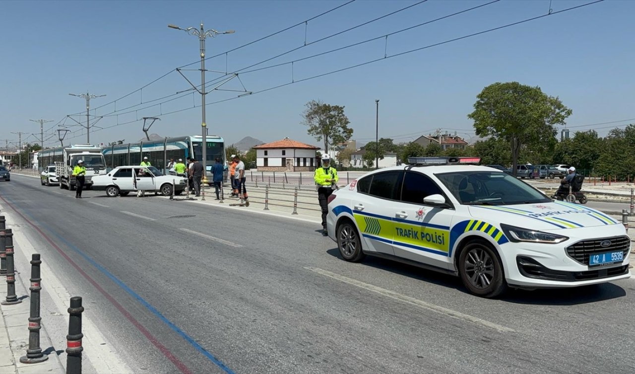 Konya’da motosiklet ile otomobil çarpıştı! Tramvay seferleri aksadı
