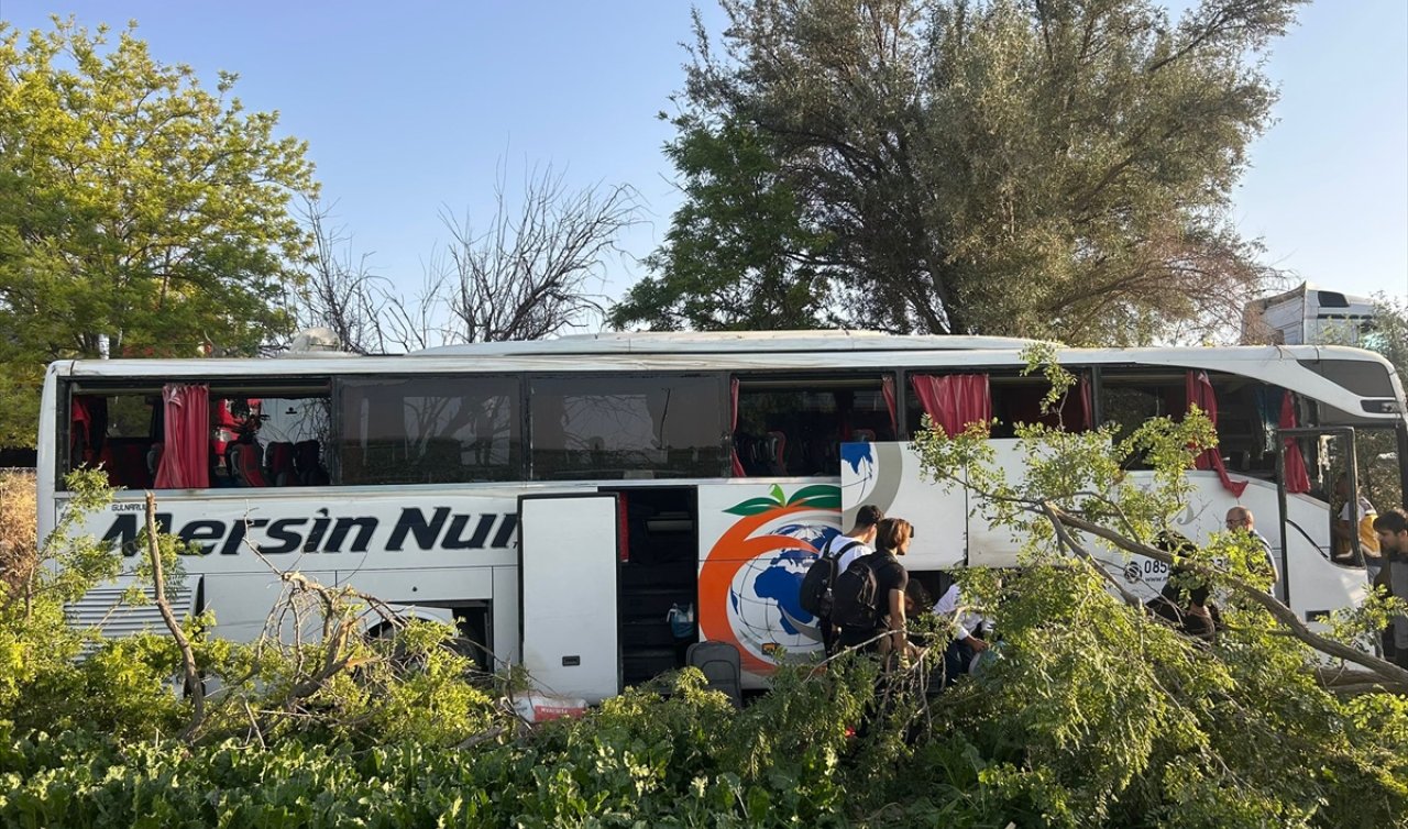 Konya’da yolcu otobüsü yol kenarındaki ağaçlara çarptı, 7 kişi yaralandı