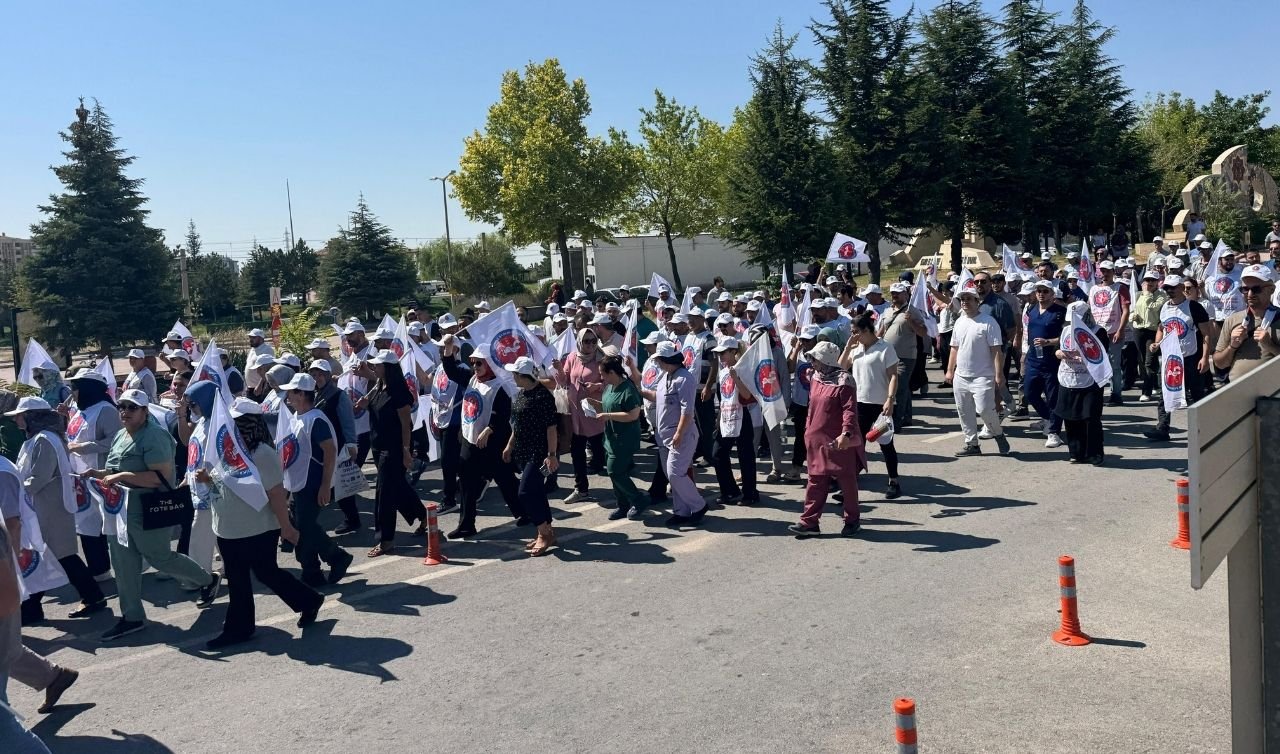  Konya’da hastanelerde iş bırakma eylemi: Sağlık emekçileri ayakta