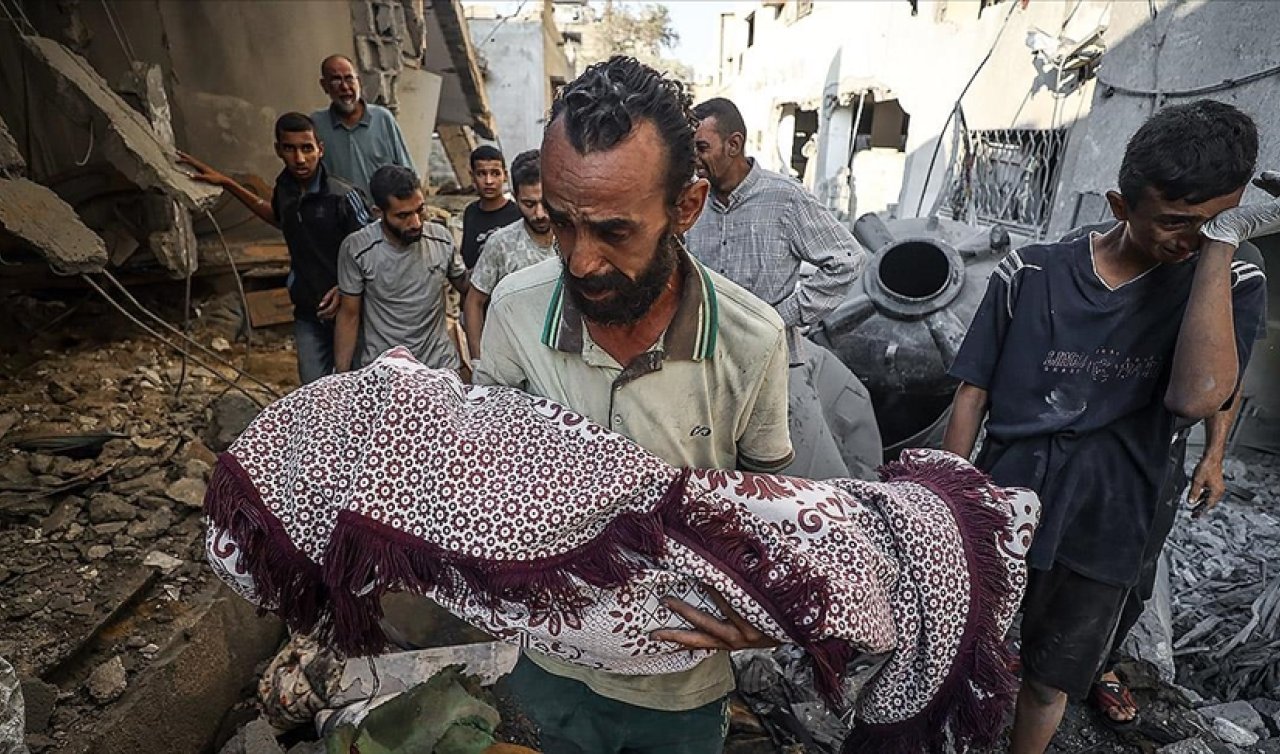 İsrail’in abluka altındaki Gazze’de bir eve düzenlediği saldırıda 8 sivil hayatını kaybetti