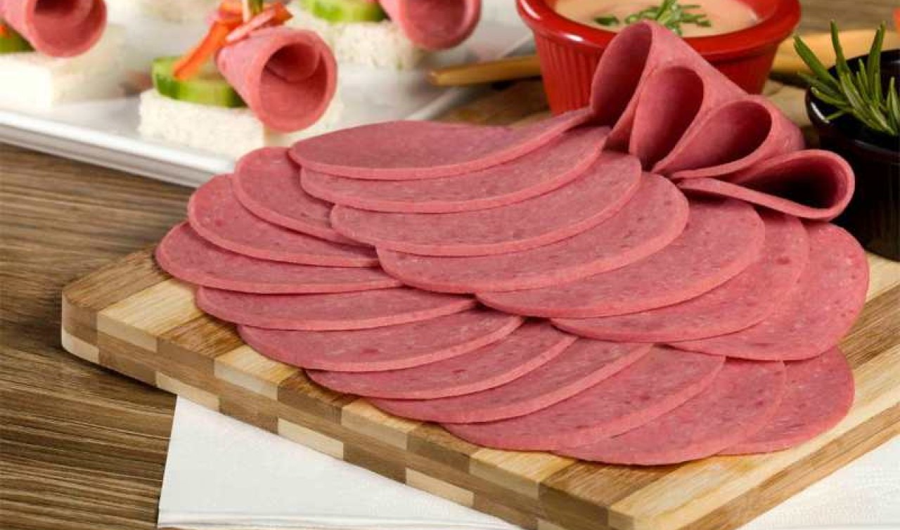 Zincir marketlerde satılan salamda domuz eti tespit edildi! 60 yıldır sektördeler