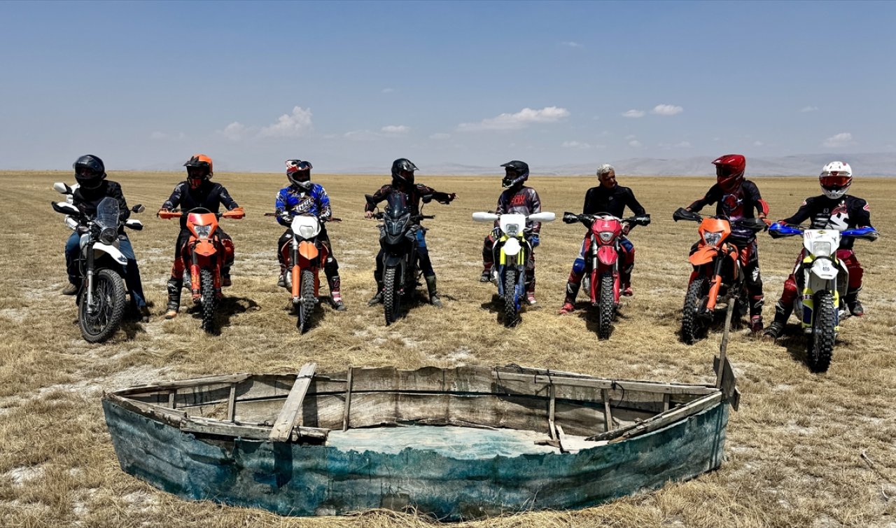 Konya’da kuruyan gölde motosikletli protesto: “Ortada sadece tekne kaldı”
