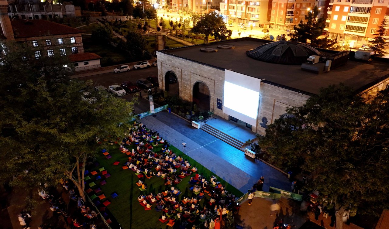 Konya’da açık havada sinema keyfi 