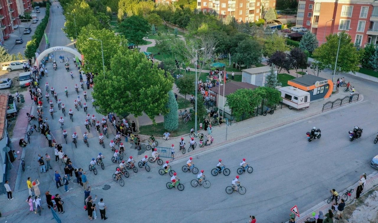  Konya’da binlerce çocuk pedal çevirdi! Renkli görüntüler dikkat çekti
