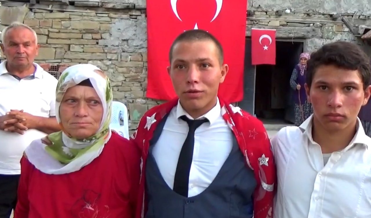 “Garibanlar mı askere gider?“ sözleri yankı uyandırmıştı: O genç askere uğurlandı
