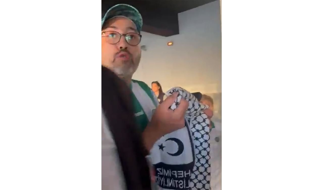 Gazze’ye destek için Filistin atkısı takan taraftar Konya Stadına alınmadı