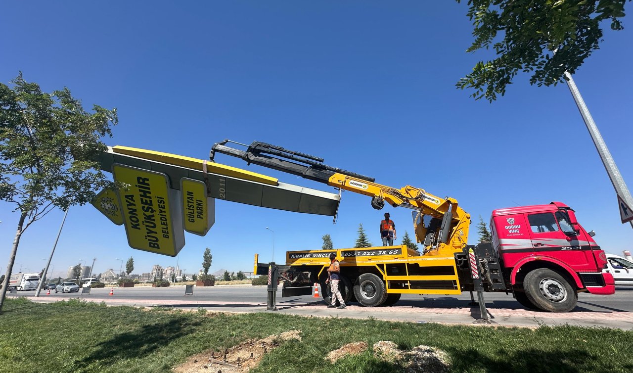  Konya Büyükşehir Belediyesi kendi reklam panolarını da kaldırıyor
