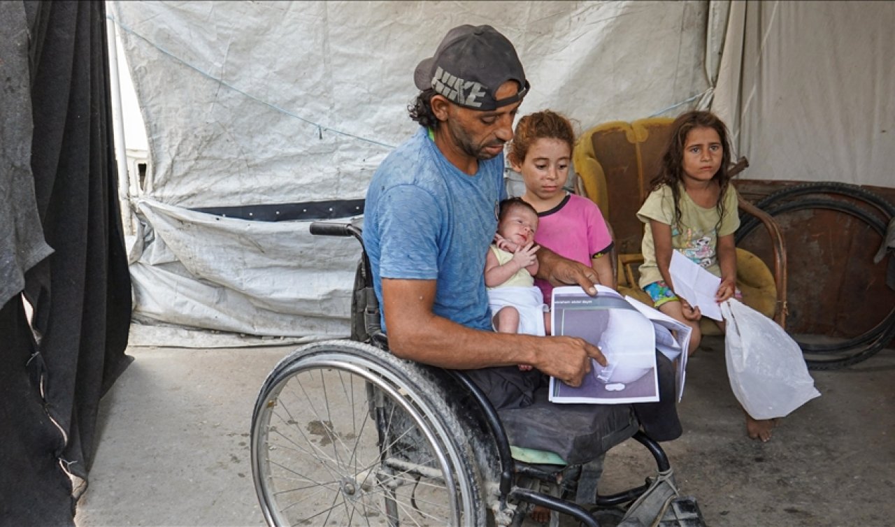  Gazze’de engelli baba, çocuklarını doyurmak için ölüm tuzağına gidiyor