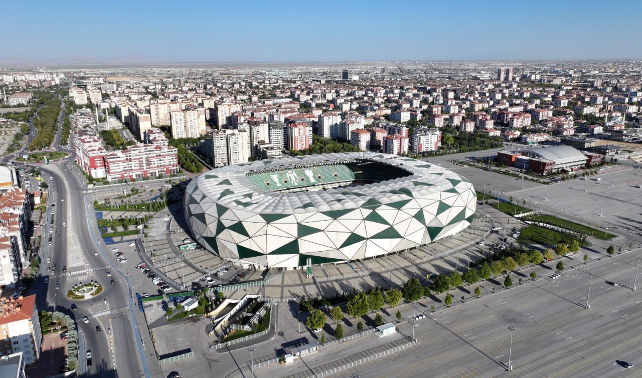 Konya Büyükşehir Stadyumu Türkiye-İspanya maçına hazırlanıyor