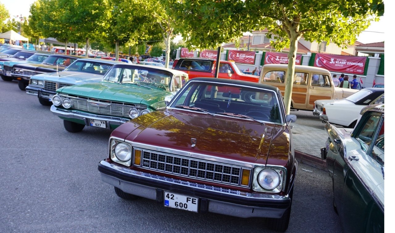 Konyalılar klasik otomobille buluşuyor: 70 klasik araç Meram’da görücüye çıktı