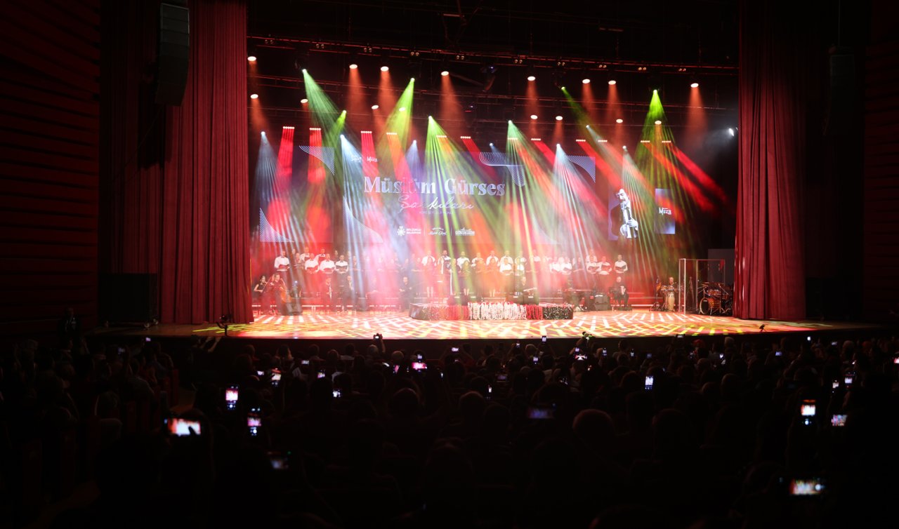 Konyalı sanatseverler Müslüm Gürses şarkılarıyla duygusal bir akşam yaşadı