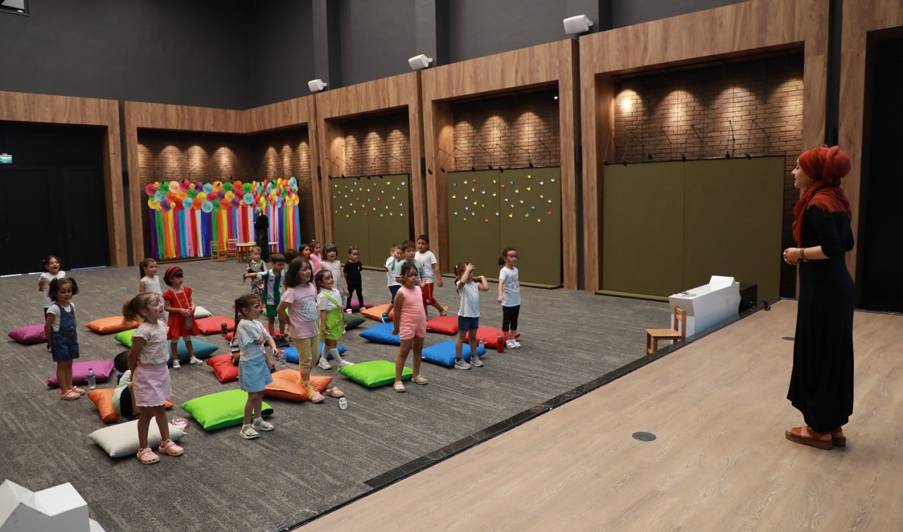 Hoş Kubbe’de çocuklar eğlenirken aileler öğreniyor