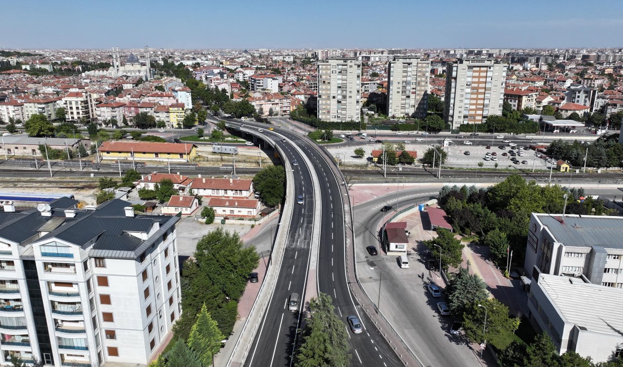  Konya’da Ahmet Öksüz Üst Geçidi’nin asfaltı yenilendi