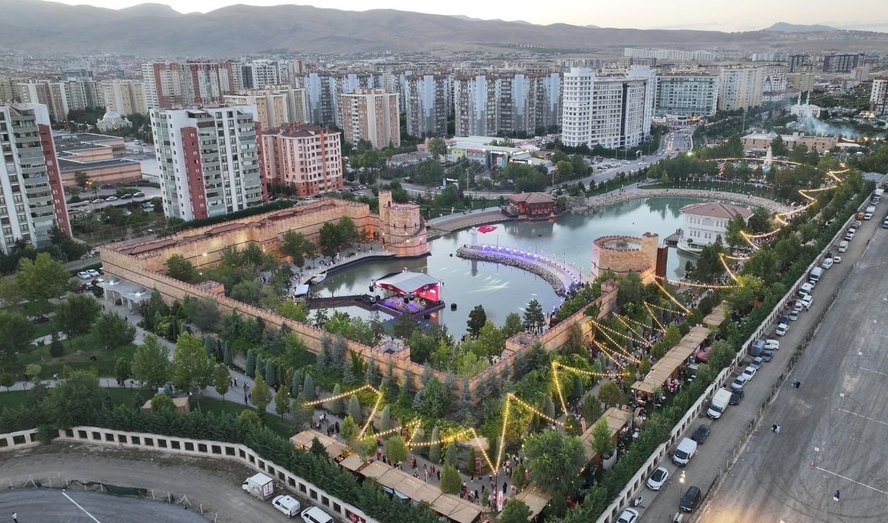 Konya’da Gastrofest heyecanı: Ünlü şefler ve ziyaretçiler buluştu