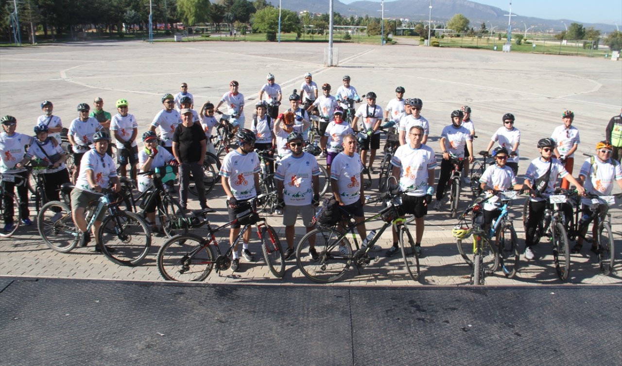 Beyşehir Gölü kenarında düzenlenen bisiklet festivali başladı