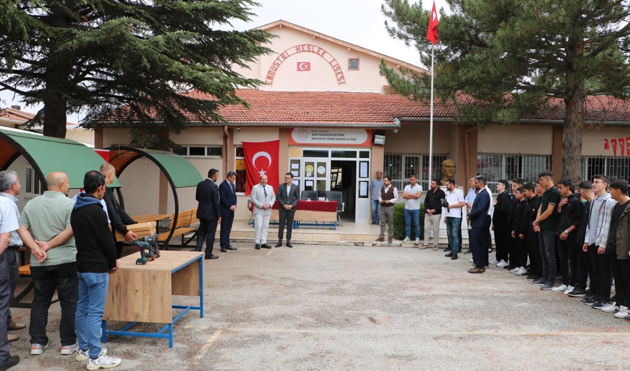 Sarayönü’nde meslek lisesi öğrencilerinden belediyeye kamelya üretimi