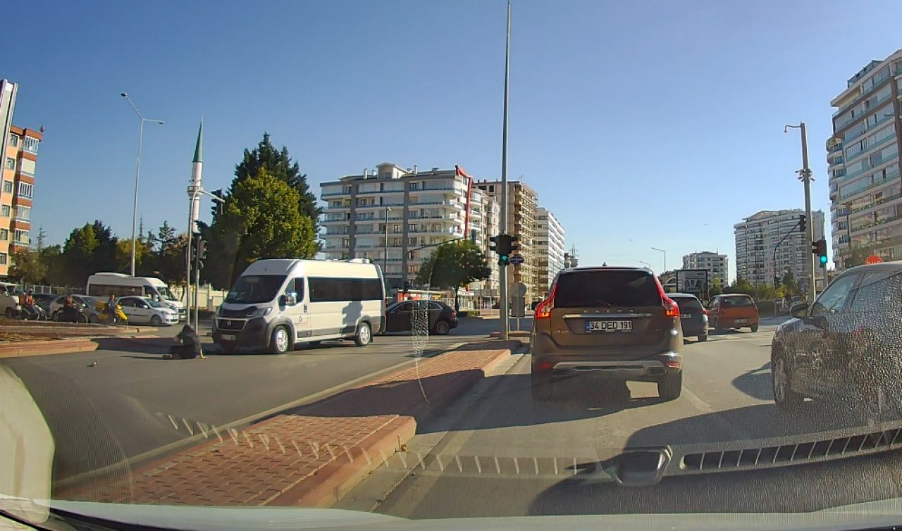 Konya’da yolun karşısına geçen genç kıza minibüs çarptı
