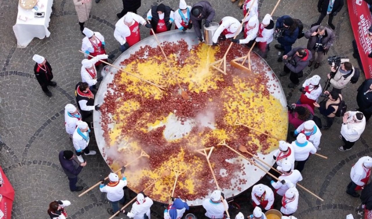 Türkiye’nin en büyük tavası Konya’da üretildi! Dev tavada 1 ton sucuk ve 15 bin yumurta pişecek 