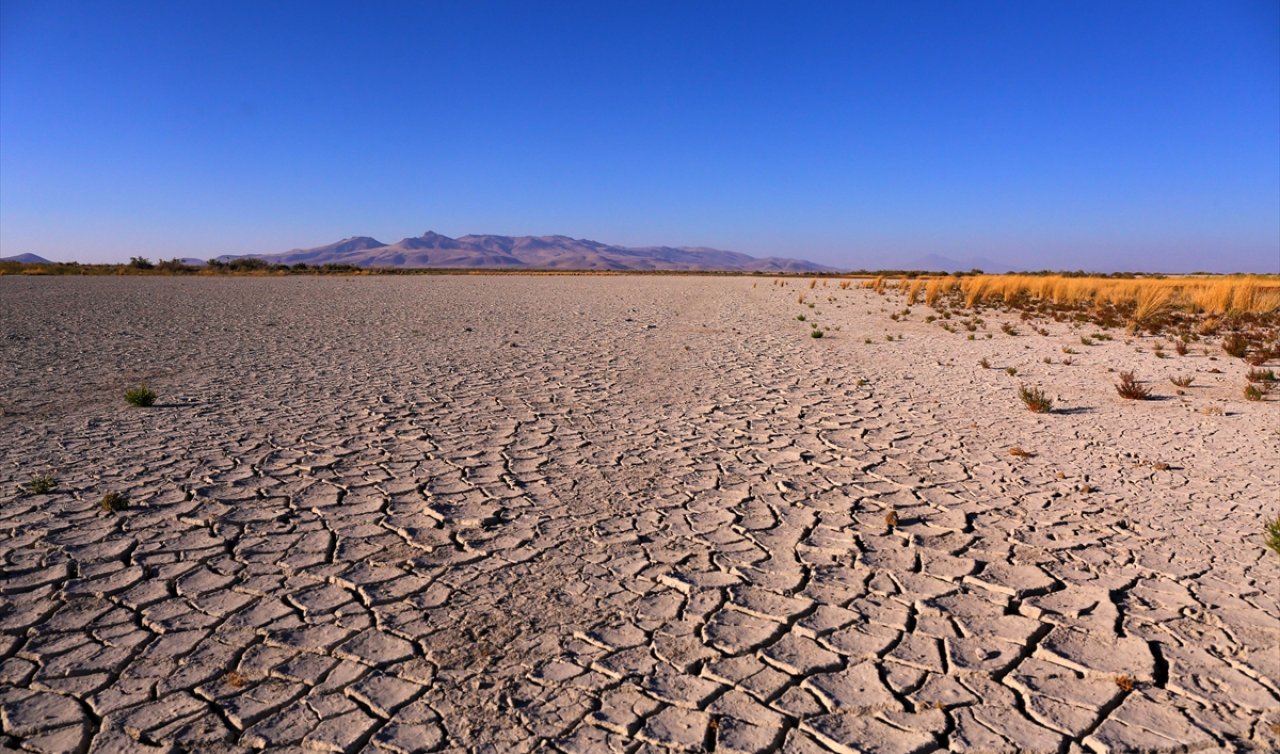  Akgöl’ün kuş cenneti kuraklık nedeniyle boş kaldı