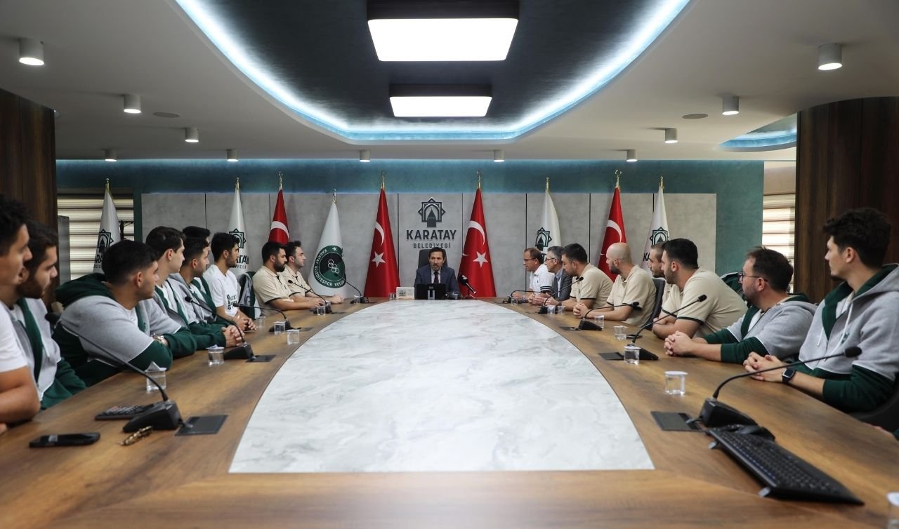 Karatay Belediyespor basketbol takımı yeni sezon öncesi Başkan Hasan Kılca’yı ziyaret etti