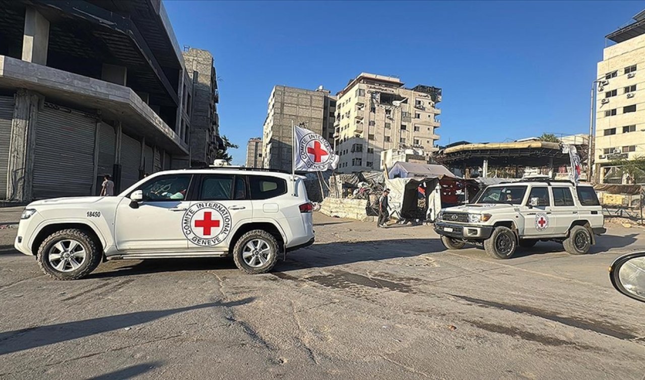 Hamas Gazze’deki İsrailli esirleri Kızılhaç heyetine teslim etmeye başladı