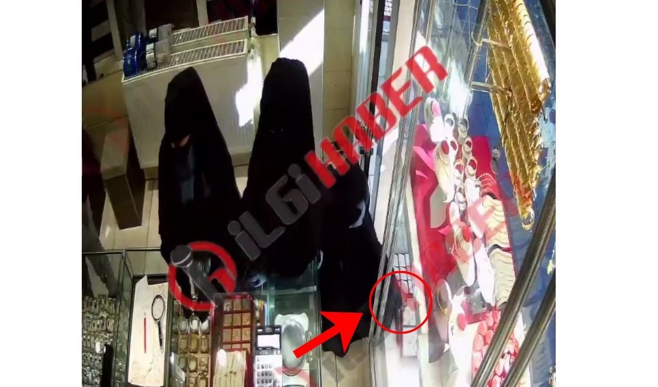 Konya Tarihi Bedesten Çarşısı’nda 3 kadın kuyumcudan milyonluk altın çaldı! İşte o anlar...