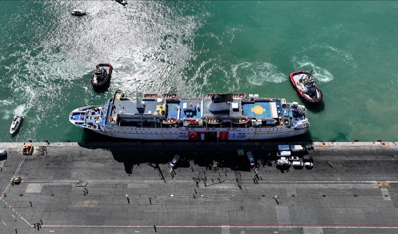  Gazze için umut taşıyan 17. yardım gemisi Türkiye’den uğurlandı