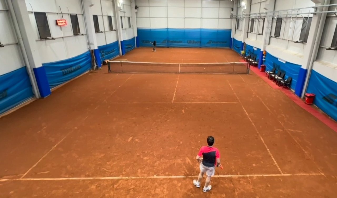  Konya’da bir fabrika, üretimin ortasına tenis kortu kurdu