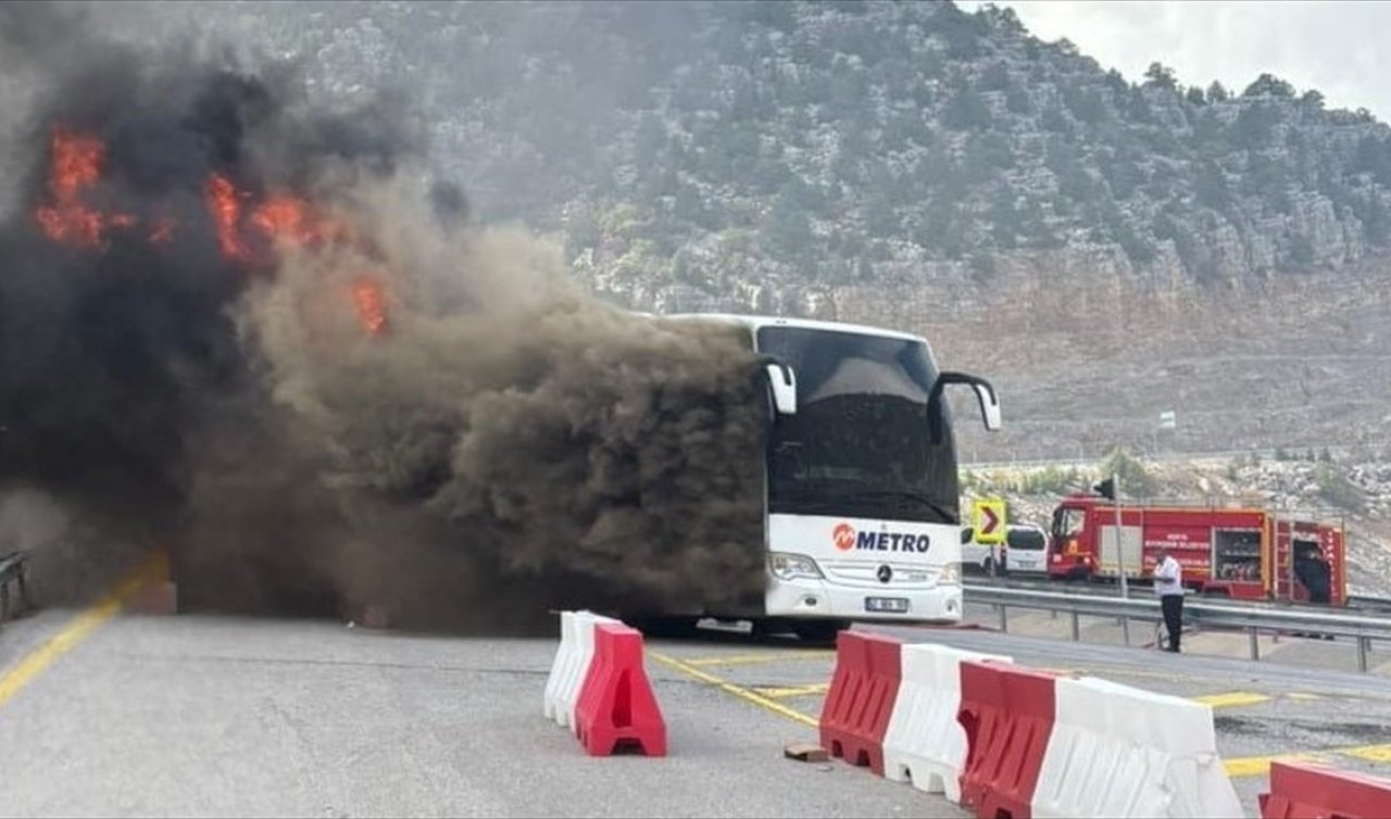  Konya’da seyir halindeki yolcu otobüsü alev alev yandı 