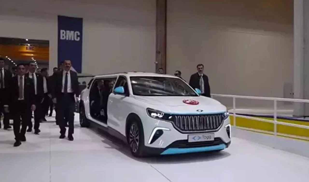  ALTAY Tankı teslim törenine damga vuran an: Erdoğan Limuzin Togg’la geldi