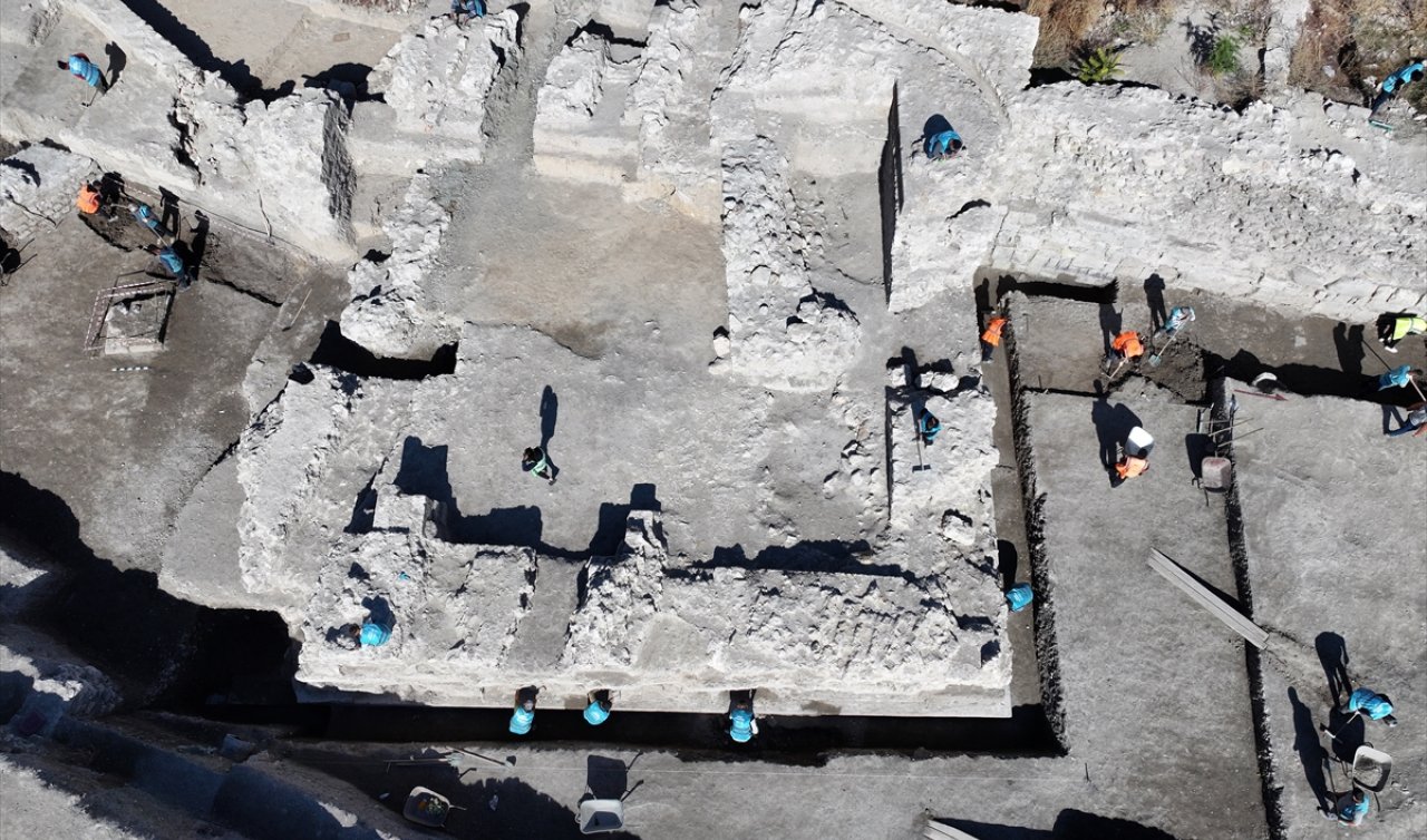  Yüzyıllardır aranıyordu! Konya’da Selçuklu Kalesinin Larende Kapısı bulundu