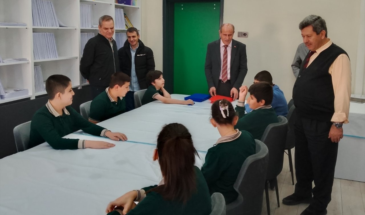  Konya’da görme engelli ortaokul öğrencilere tablet ve özel kalem desteği