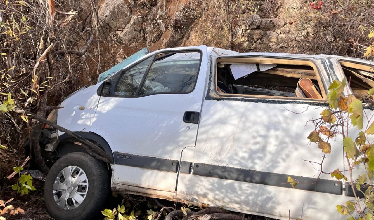 Konya’da öğrenci servisi devrildi! 13 kişi yaralandı