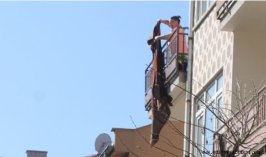 Komşusunun balkonuna halı silkeleyen kadın hapse girdi! Yargıtay’dan dikkat çeken karar