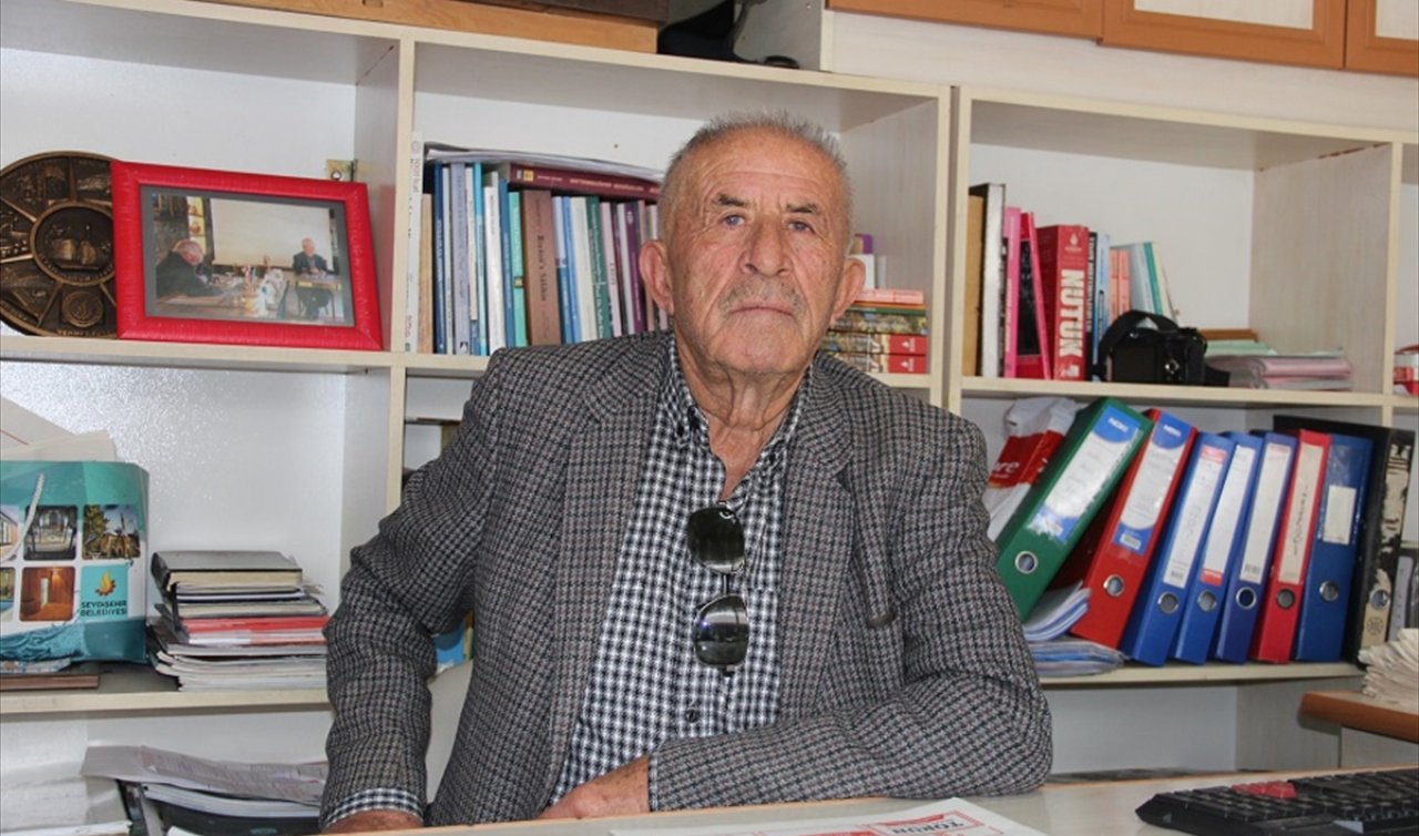 Konyalı 81 yaşındaki Türk Halk Müziği sanatçısı, yolundan giden gençlere örnek oluyor