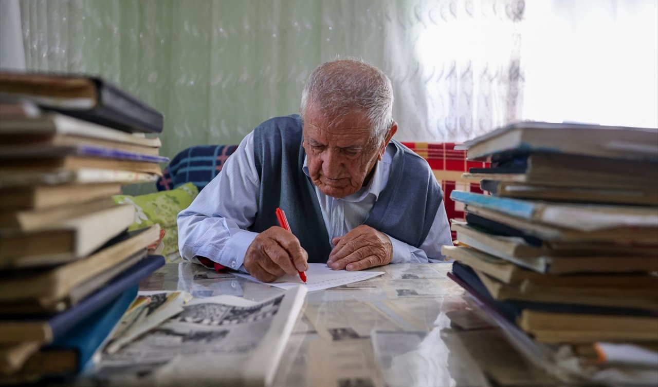  Konya’da 89 yaşındaki Edip Önal “Halka hizmet, hakka hizmet” diyerek tam 4 bin şiir yazdı!