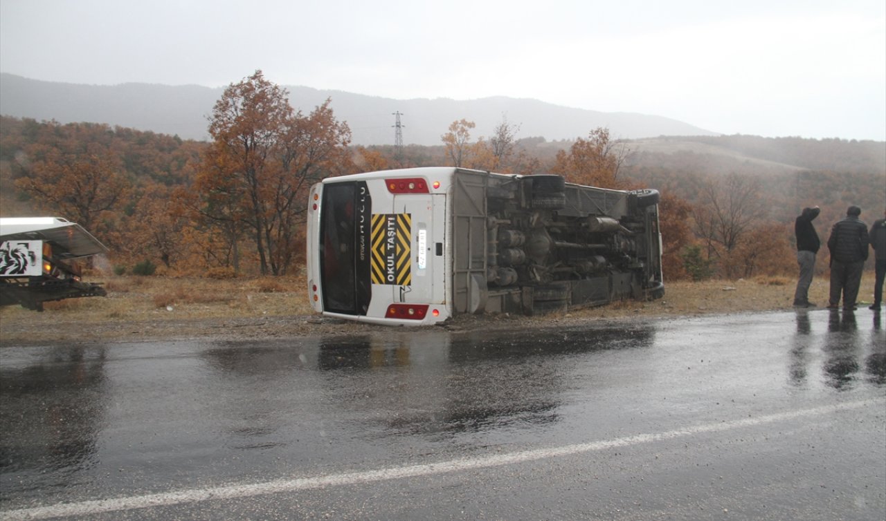 Konya’da öğrencileri taşıyan servis devrildi: 29 kişi yaralandı