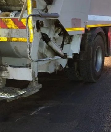 Konya’da belediyeye ait çöp kamyonu kadına çarptı!