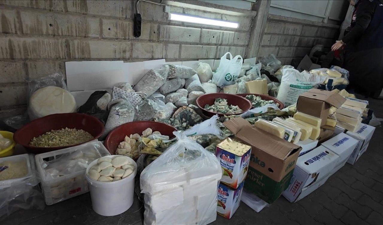  Tüketim tarihi geçmiş yüzlerce kilo ürün! Ekipler eve baskın düzenledi