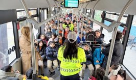 Konya Büyükşehir’in nezaket otobüsü öğrencilere trafik kültürünü aşılıyor