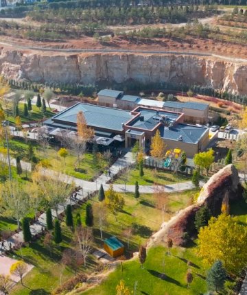  Konya’nın sıra dışı kafesi: Altı üretim, üstü tüketim Kanyon Cafe!