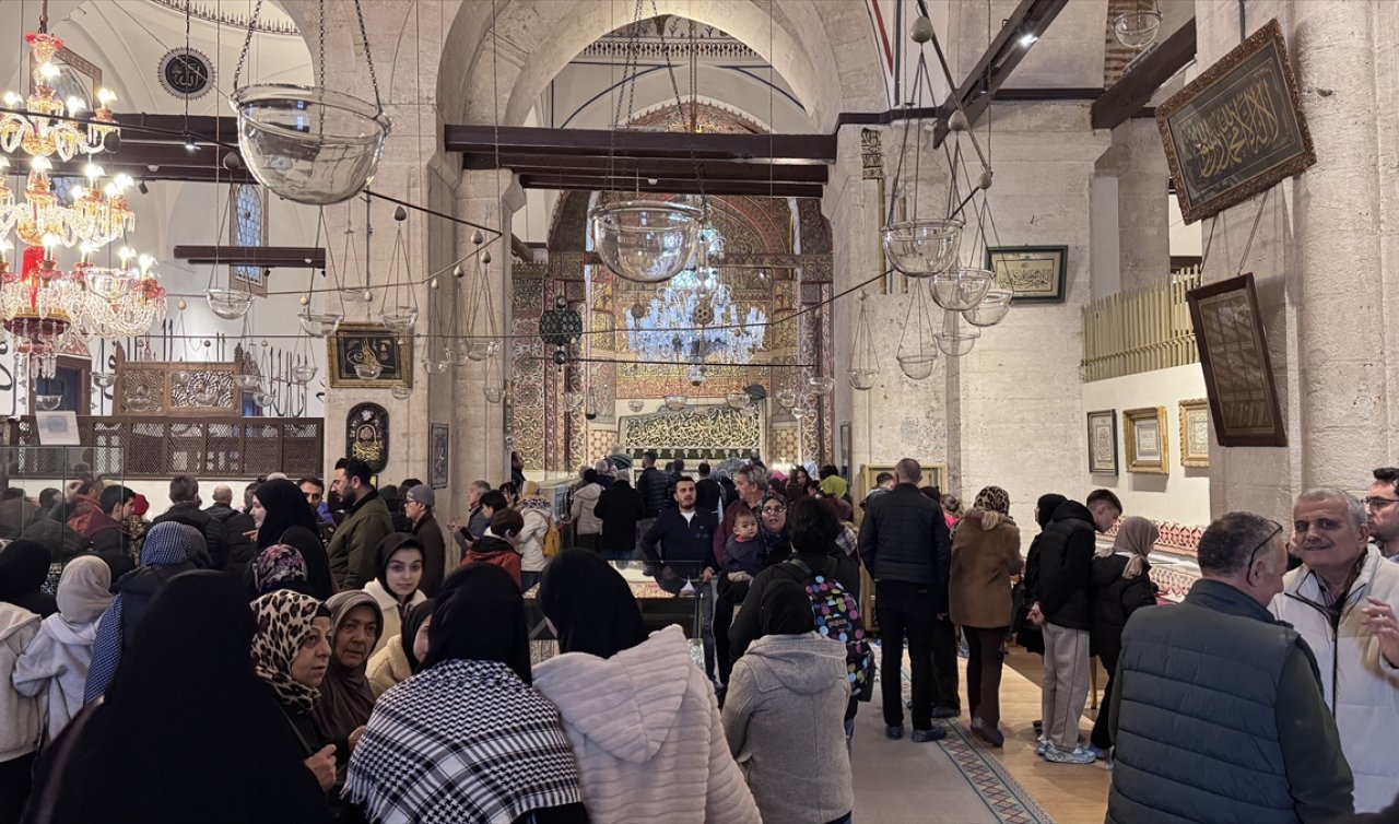 Mevlana’nın duasıyla anılan türbede tuz alan huzur buluyor