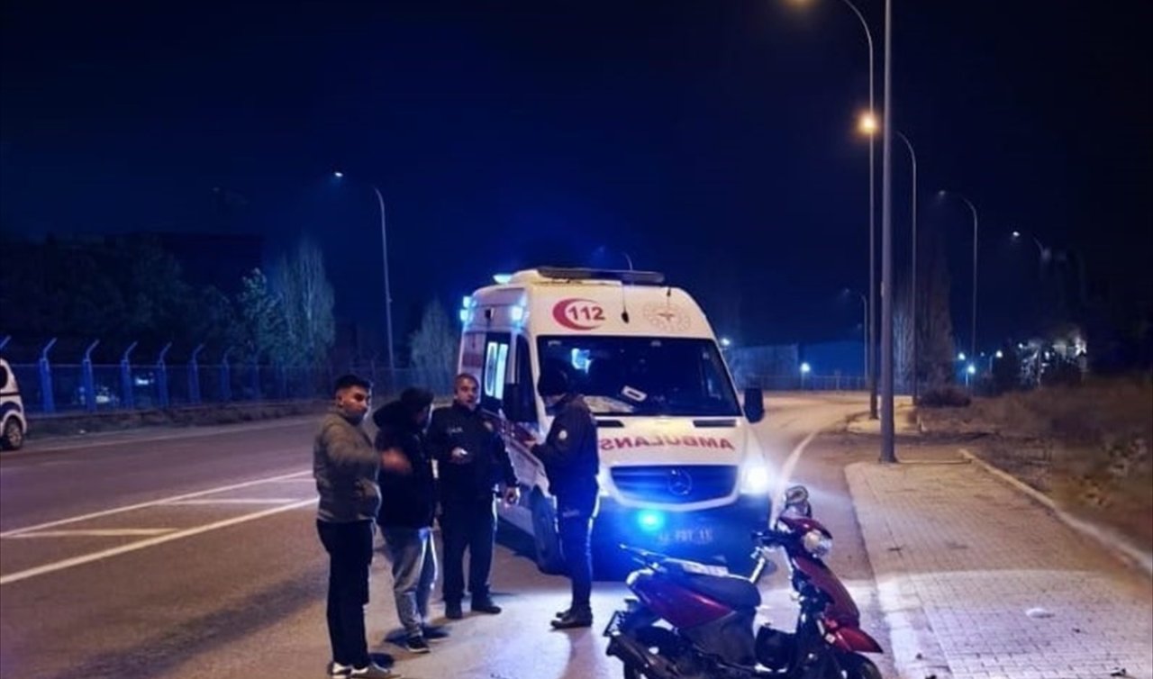 Konya’da Mortaş Kavşağında kaza: Motorlu bisiklet levhaya çarptı