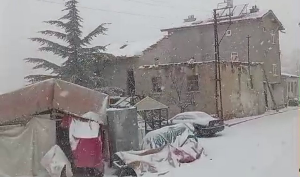 Konya’da Kış geri döndü: Selçuklu’nun bu mahallesi beyaza büründü 