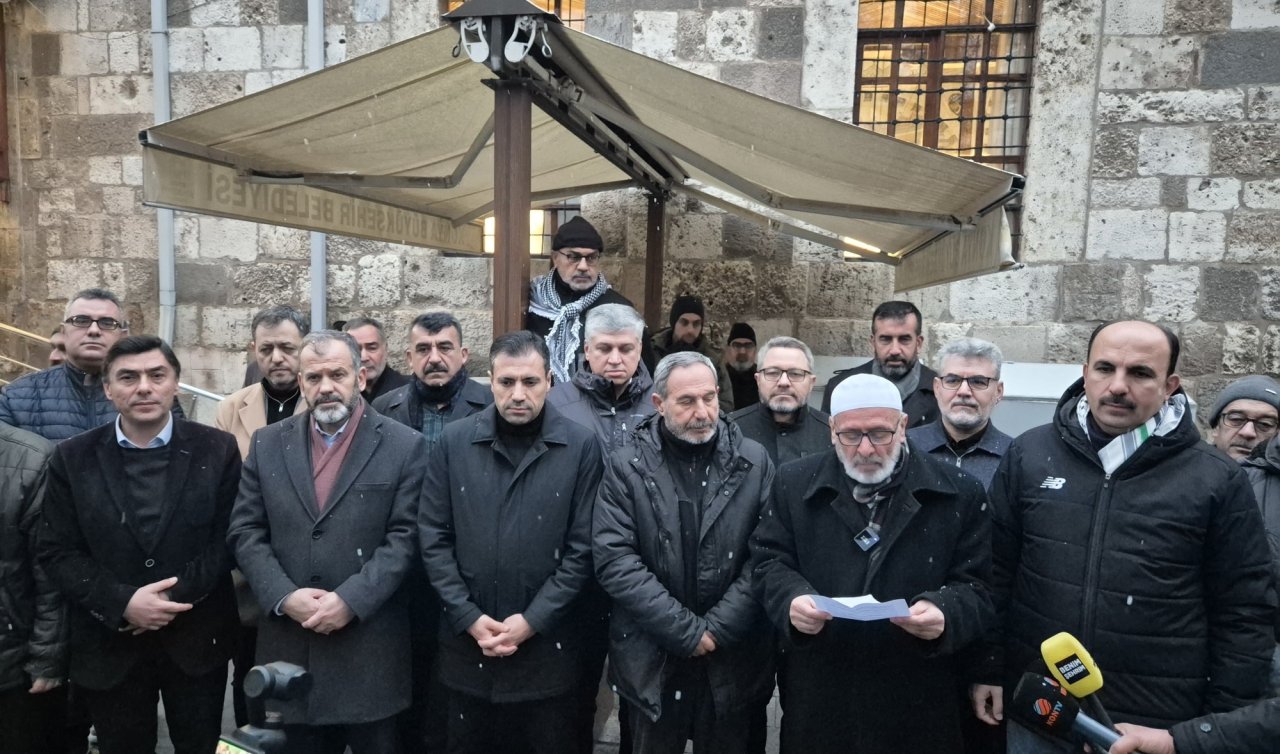  Konya’da aileler sabah namazında Kapu Camii’nde buluştu