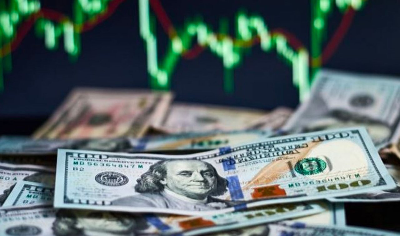 Dolar tarihte ilk kez bu seviyeyi aştı! 
