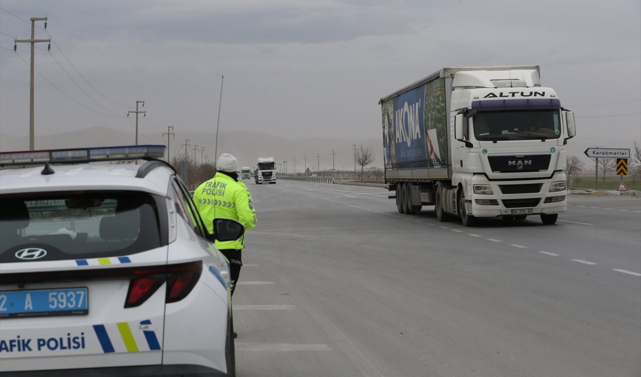Fırtına Konya’yı vurdu! Çatılar uçtu, ağaçlar devrildi, elektrik kesintileri başladı
