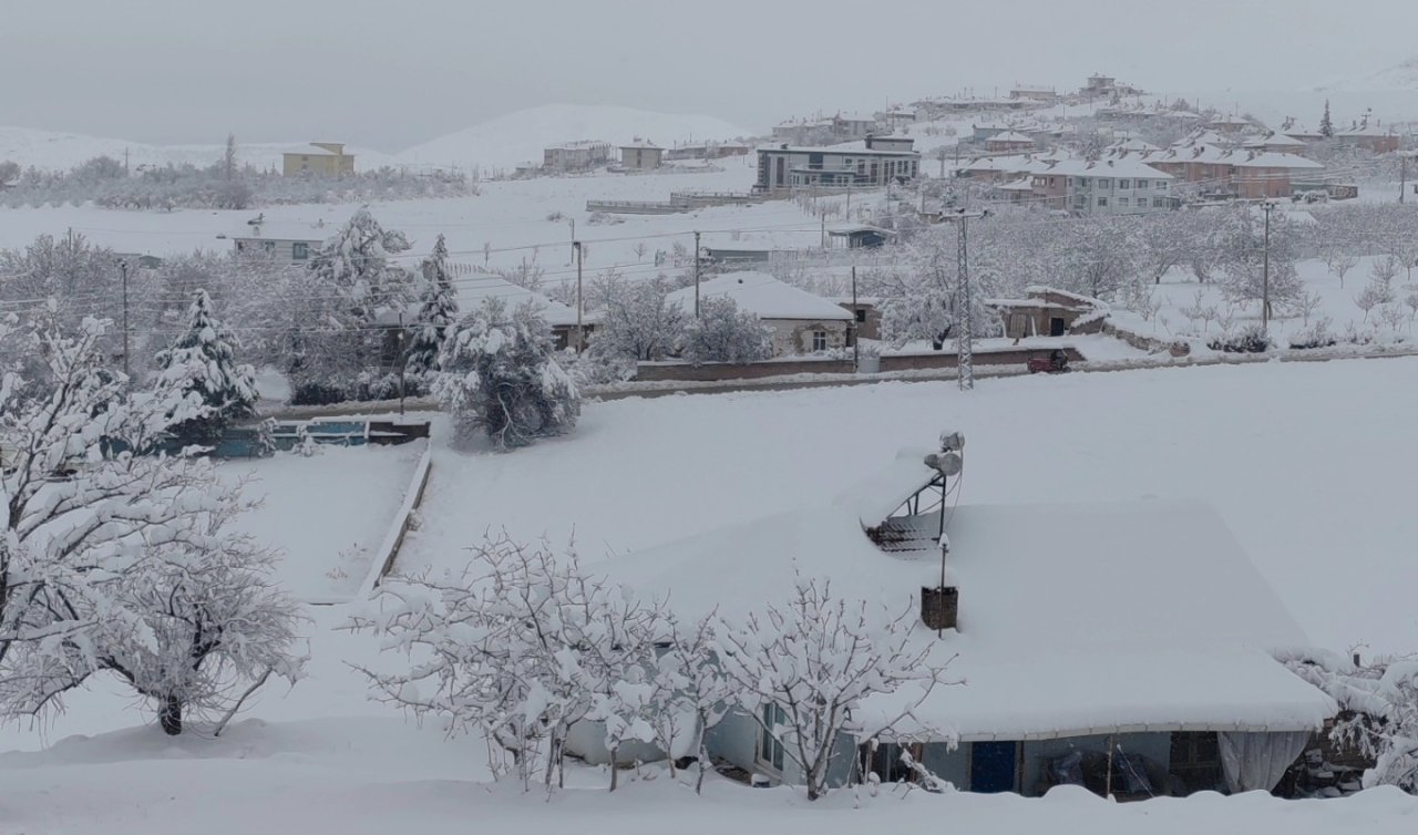 Konya’nın bu ilçesi 33 kilo yağış aldı! Kar kalınlığı 50 santimi buldu
