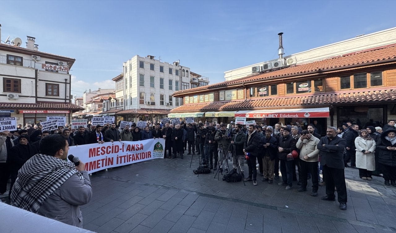 Konya’da bir grup Kudüs ve Gazze’ye destek için toplandı