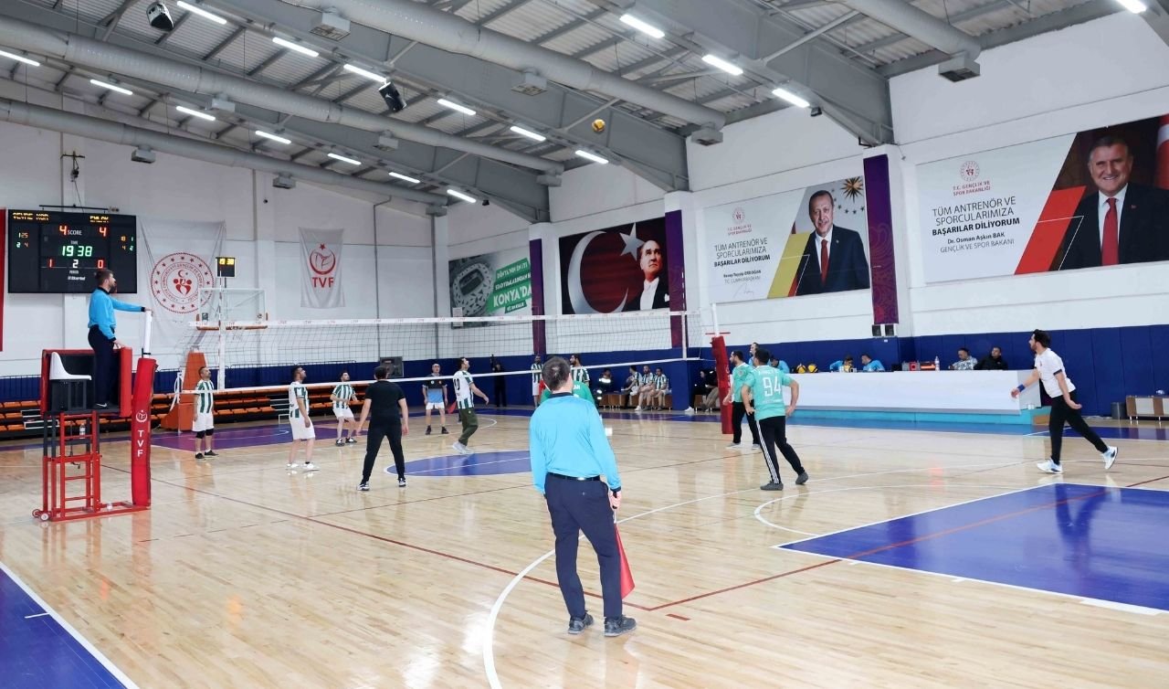 Karatay’da birimler arası voleybol turnuvası başladı